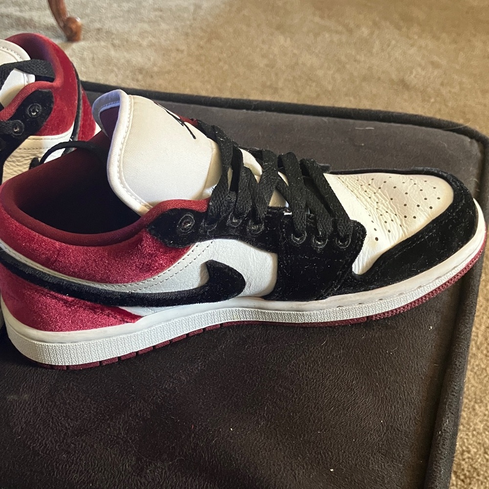 Air Jordan 1 Women’s Low SE “Velvet Black Toe” - Picture 2 of 12